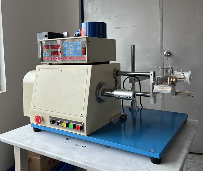 Large pitch thick wire transformer automatic winding machine