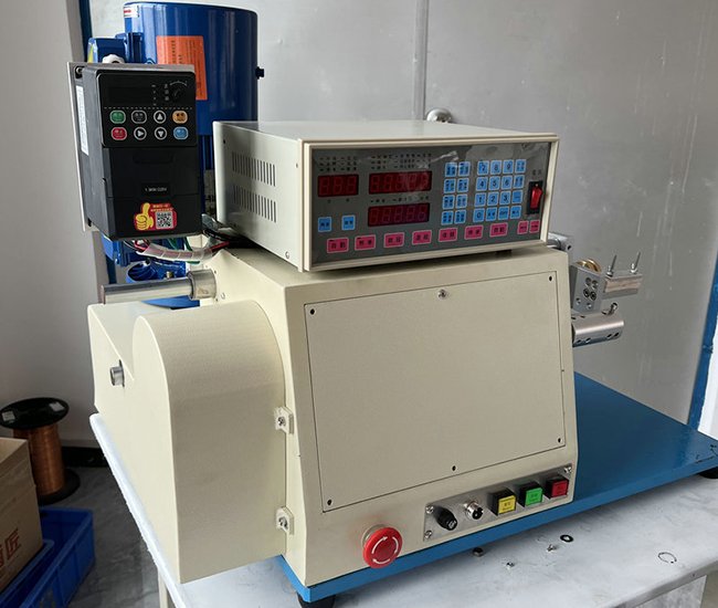 Large pitch thick wire transformer automatic winding machine
