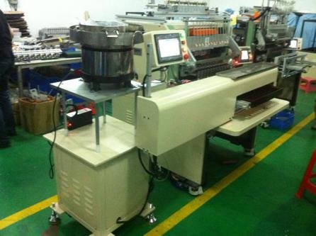 pelanggan Rusia membeli penggulungan automatik mesin (plat getaran makan secara automatik)